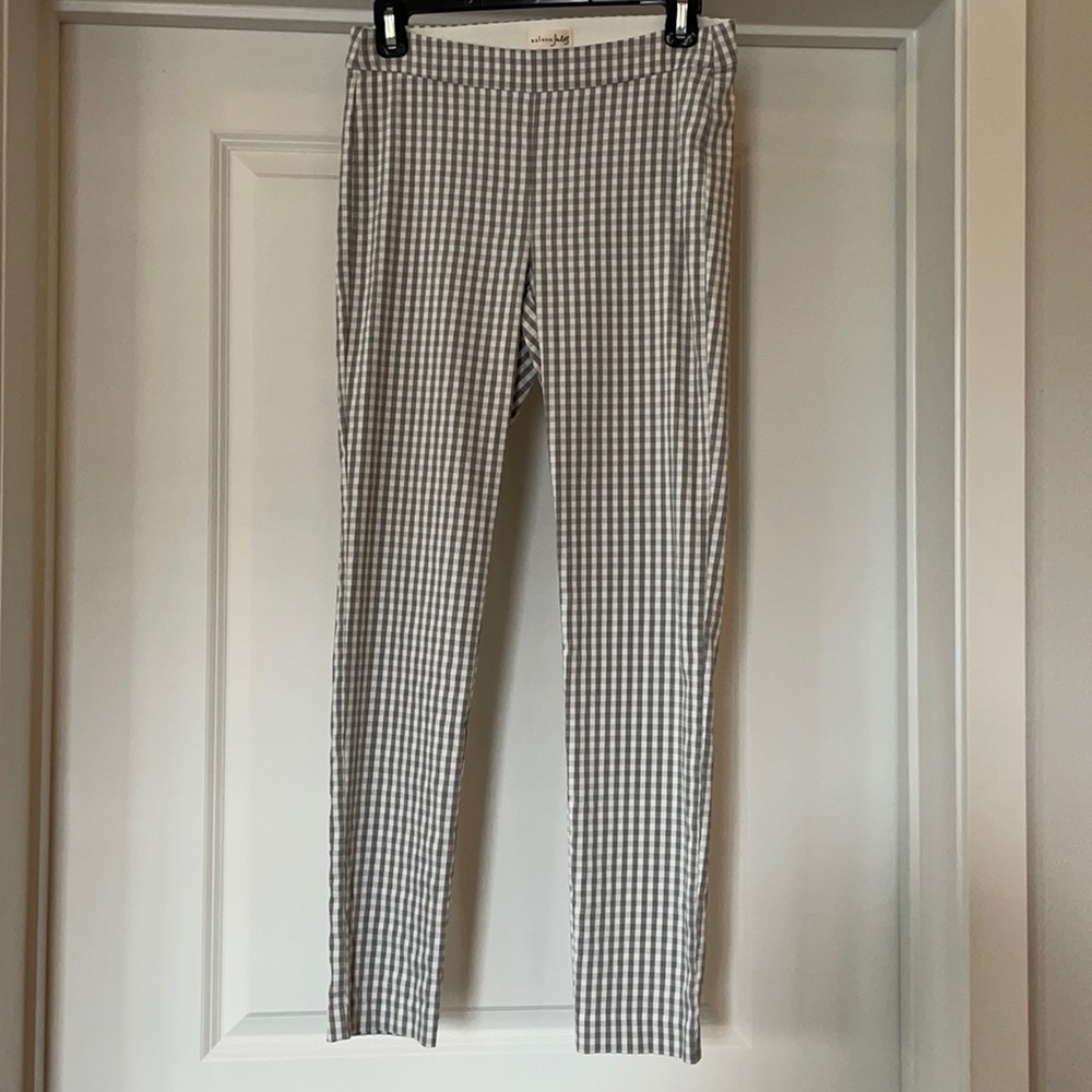 Pull on checked pant by Maison Jules. Size Small.